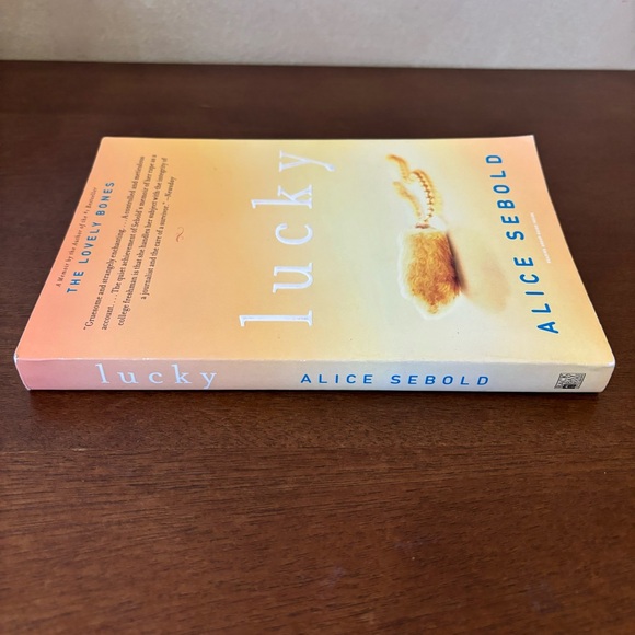 3/$20 📚 Lucky Alice Sebold Author Memoir 2002 Back Bay Books - Picture 5 of 6